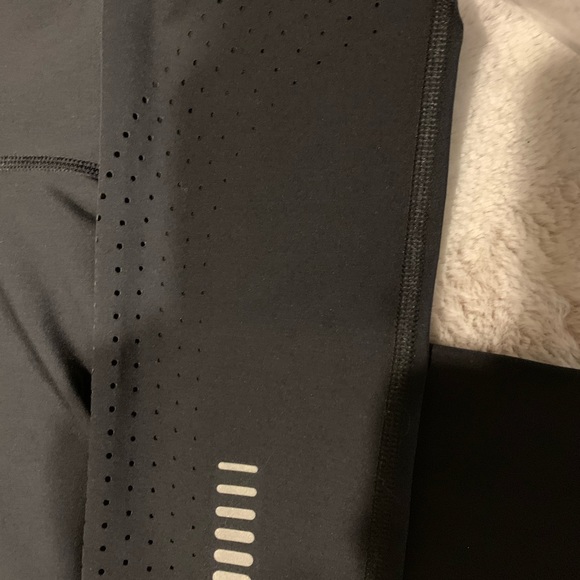 UA Compression Heat Gear Leggings - Picture 2 of 6
